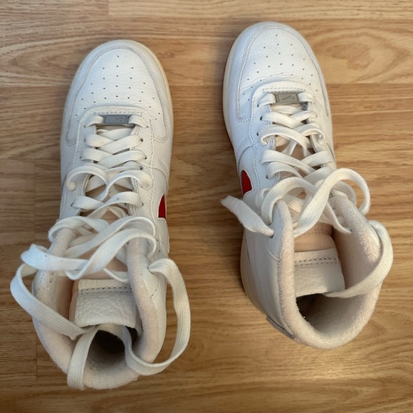 Nike - White & Red Air Force 1 High Sneakers - Picture 2 of 8